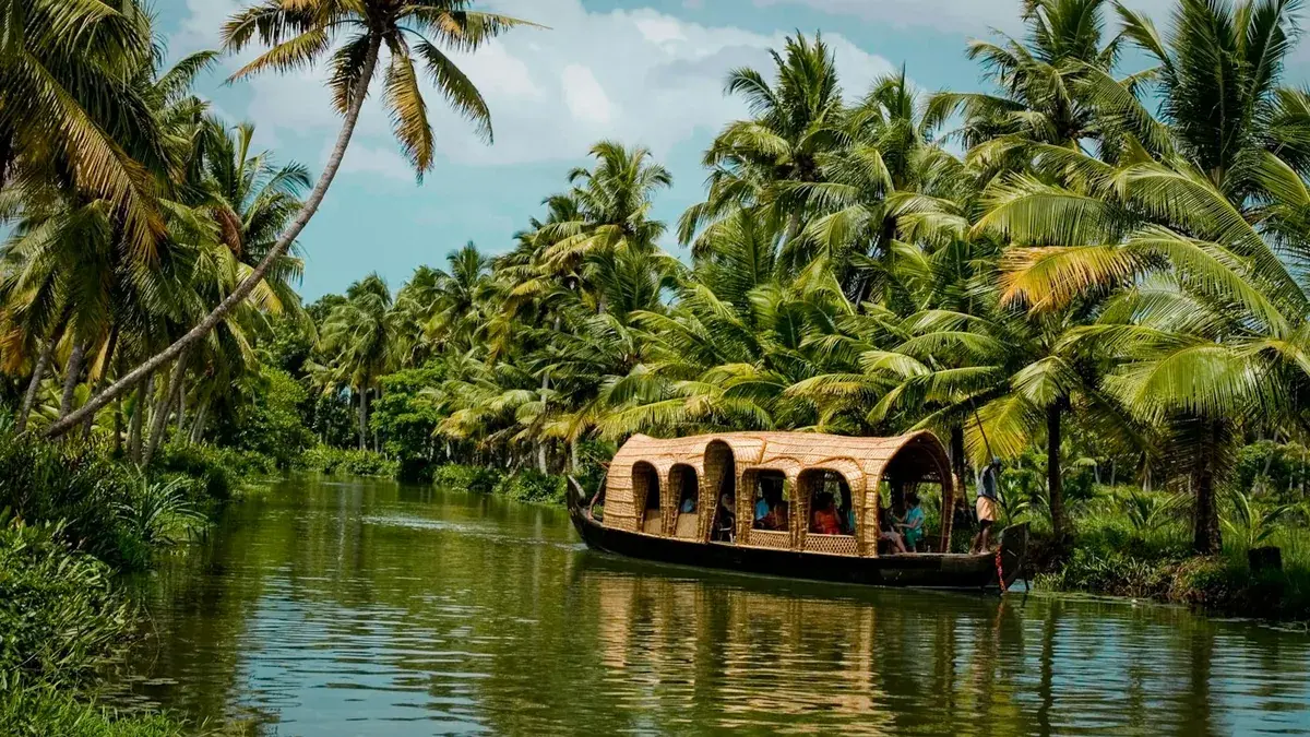 Kerala Backwaters & Hills tour package